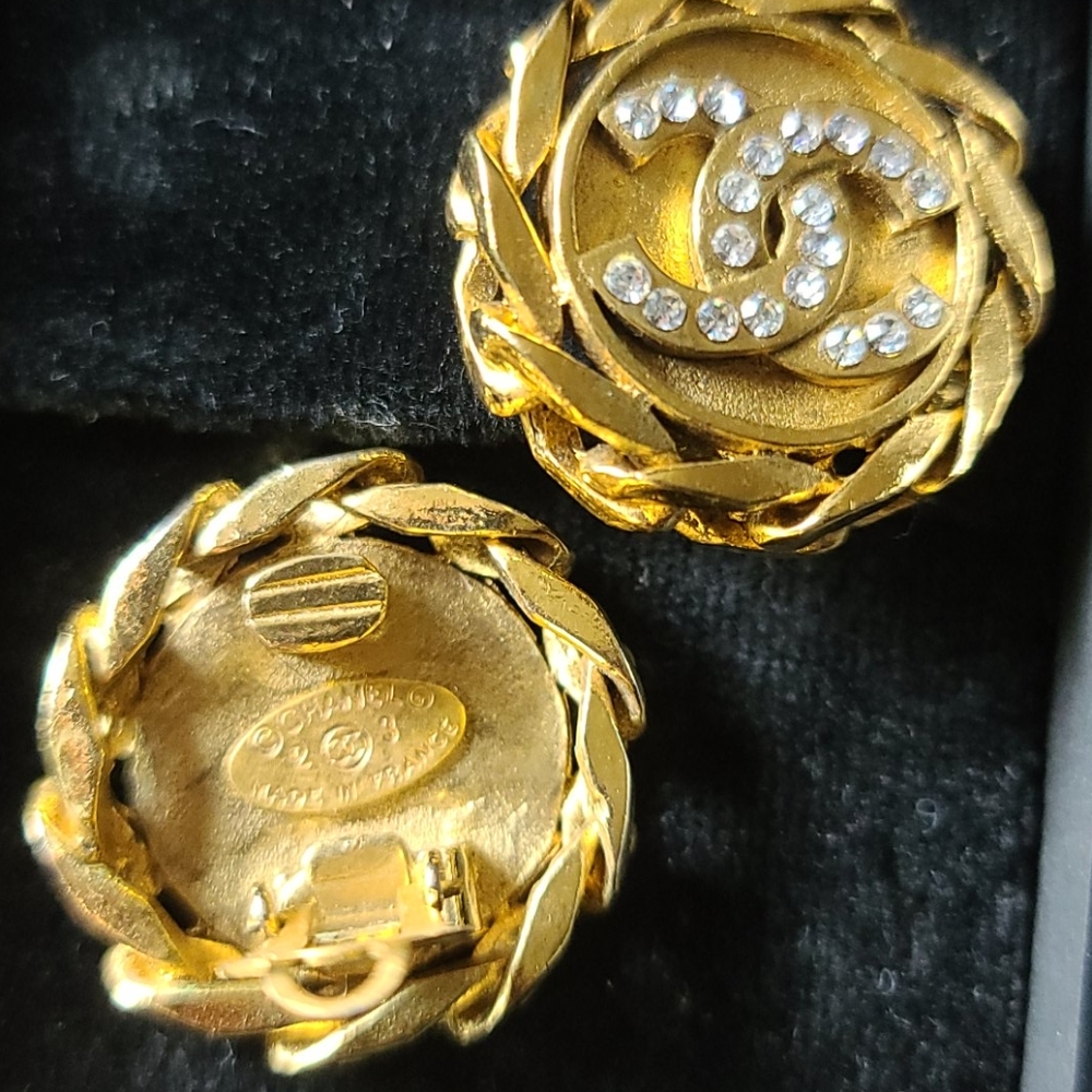 Chanel Vintage rhinestone CC clip on earrings - Picture 2 of 7